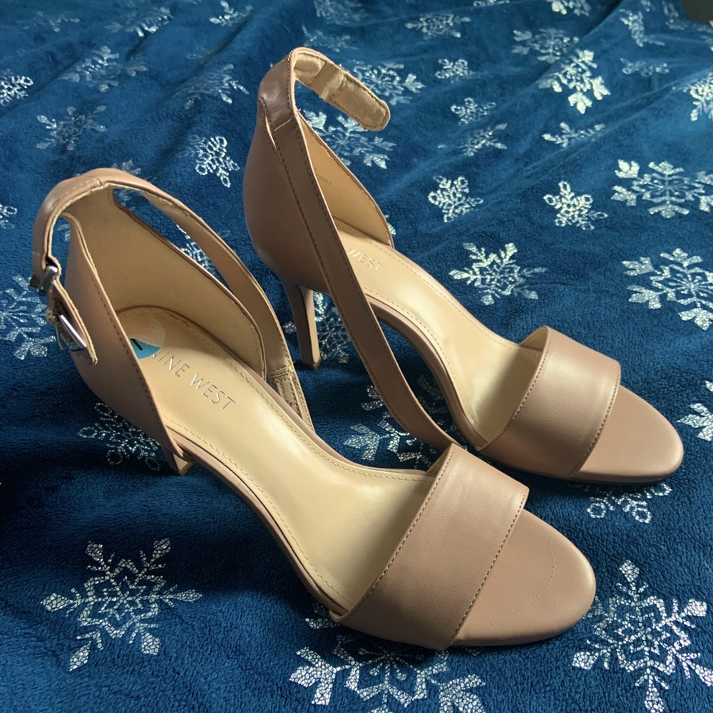 Nine West nude sandal